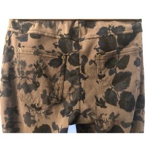 Lildy Floral Printed Jeggings. Great Condition. Size Small